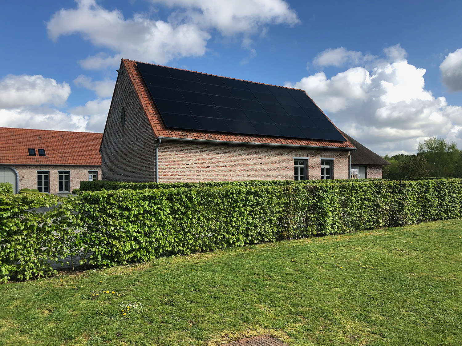 Woning met Full Black zonnepanelen